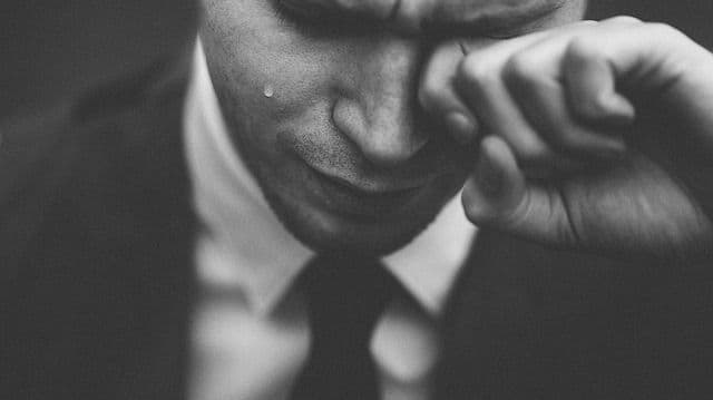 Semear e regar com lágrimas